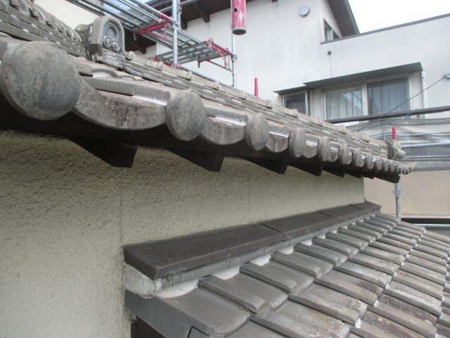 姫路市で軒樋および破損部分竪樋撤去